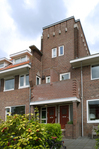 Close-up oostelijke toren.
              <br/>
              Paul Paris, mei 2014